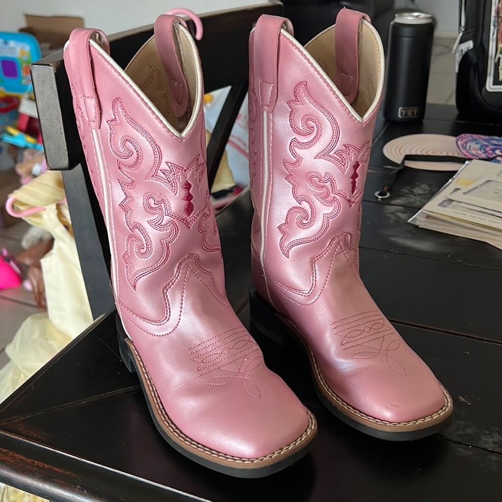 Kids pink cowgirl boots size 11.5